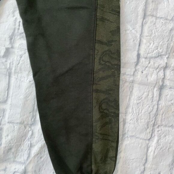 Under Armour youth L camo print jogger sweatpants w/elastic waist & drawstring - Picture 6 of 7
